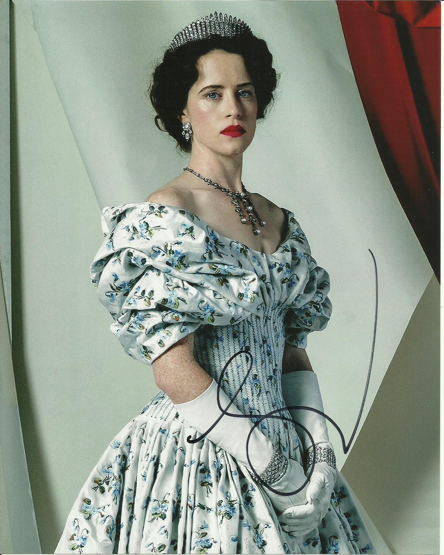 CLAIRE FOY SIGNED THE CROWN 10X8 PHOTO (3)