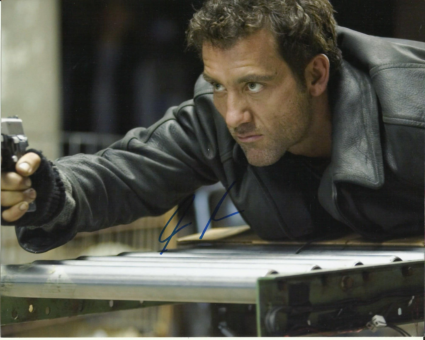 CLIVE OWEN SIGNED SHOOT EM UP 8X10 PHOTO