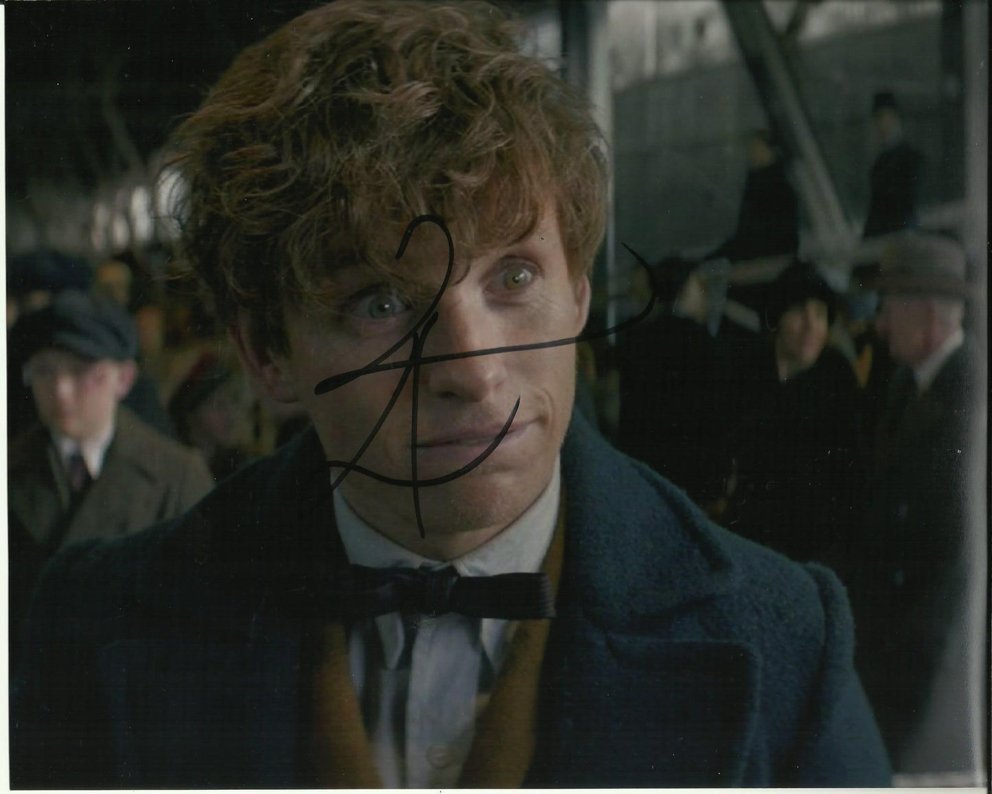 EDDIE REDMAYNE SIGNED FANTASTIC BEASTS 8X10 PHOTO (1)