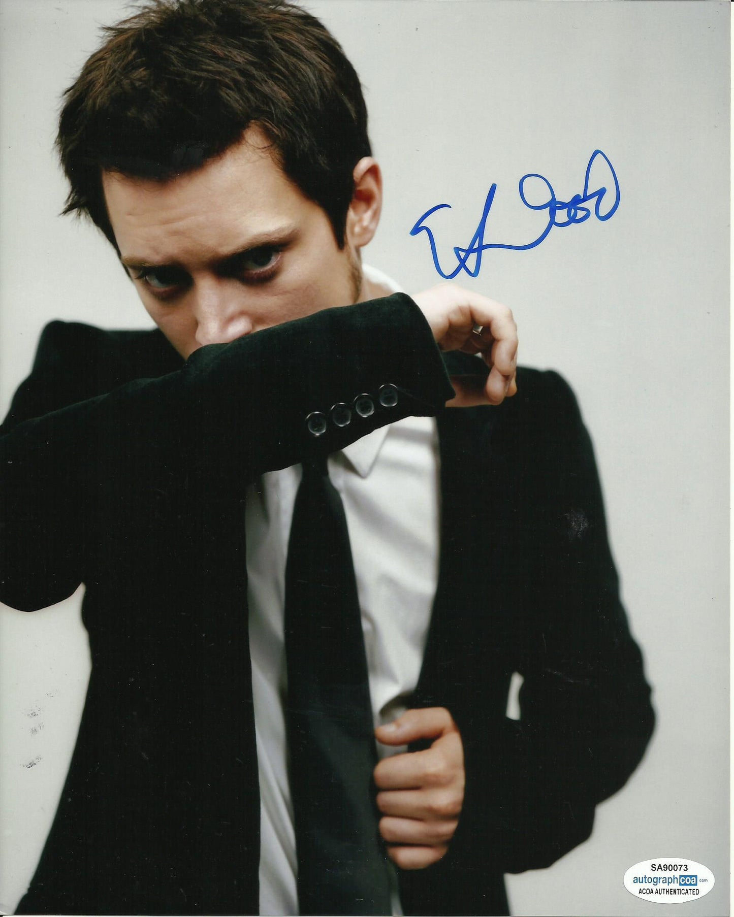ELIJAH WOOD SIGNED COOL 8X10 PHOTO (7) ALSO ACOA CERTIFIED