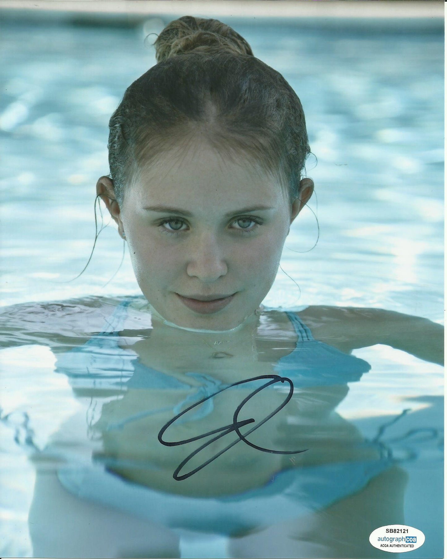 ELIZA SCANLEN SIGNED SHARPE OBJECTS 10X8 PHOTO (1) ALSO ACOA
