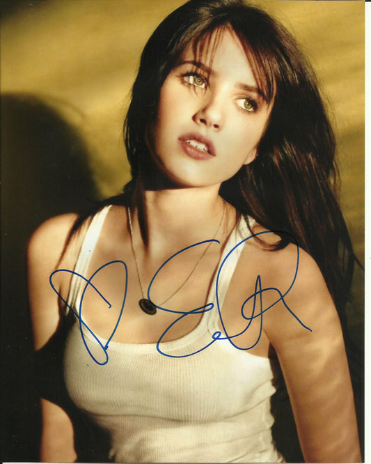 EMMA ROBERTS SIGNED SEXY 10X8 PHOTO (3)