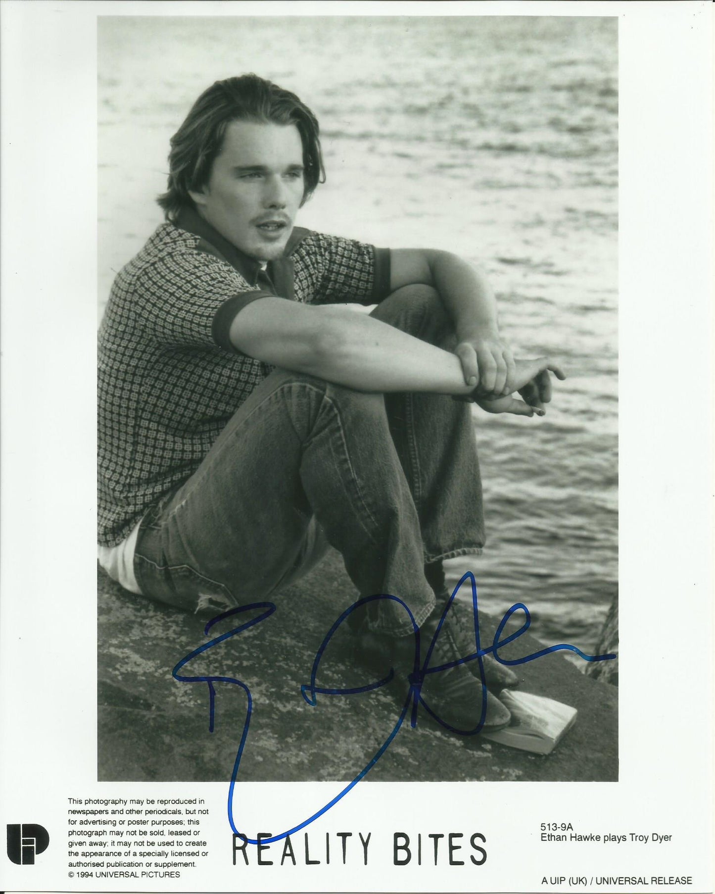 ETHAN HAWKE SIGNED REALITY BITES 8X10 PHOTO (1)