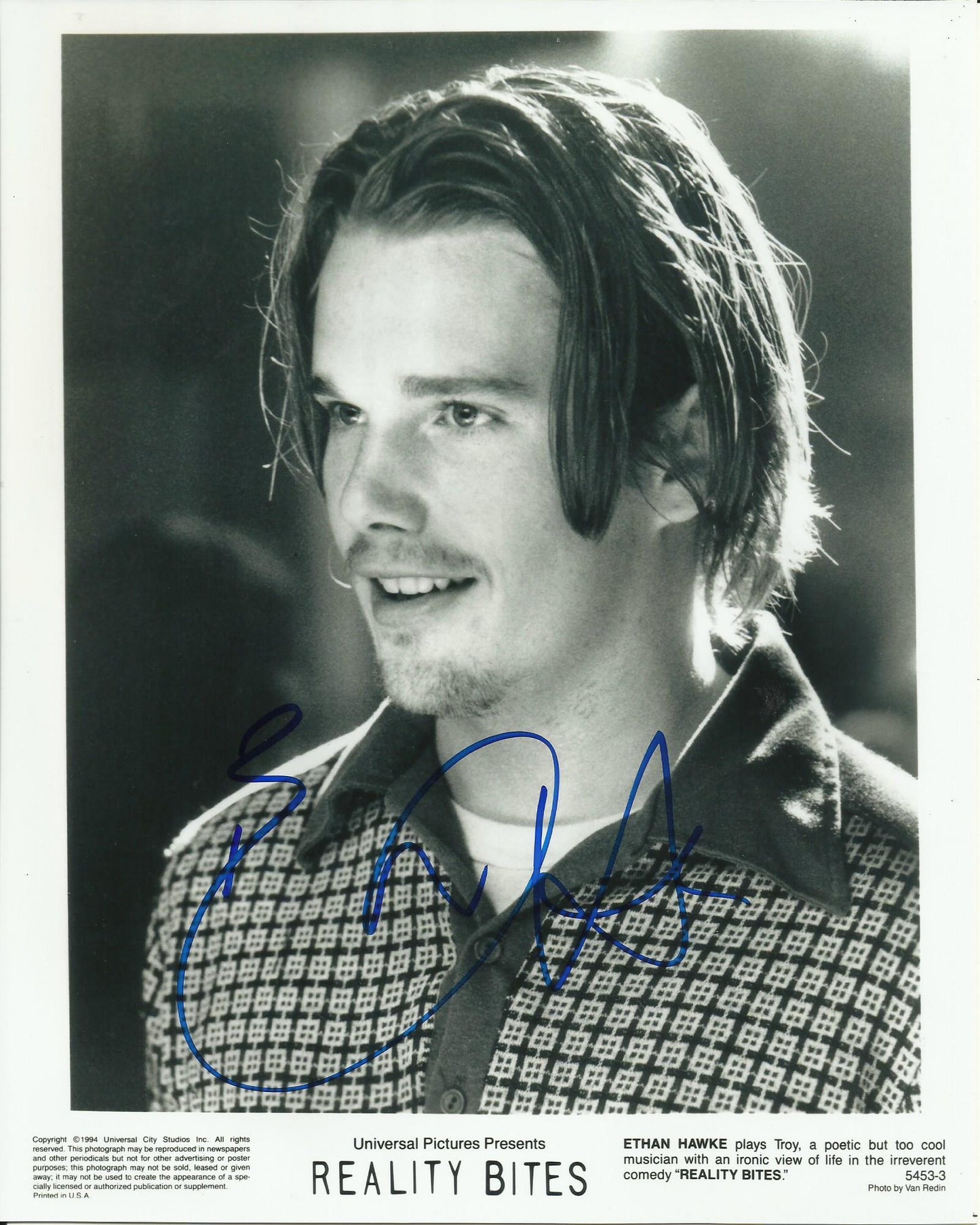 ETHAN HAWKE SIGNED REALITY BITES 8X10 PHOTO (2)