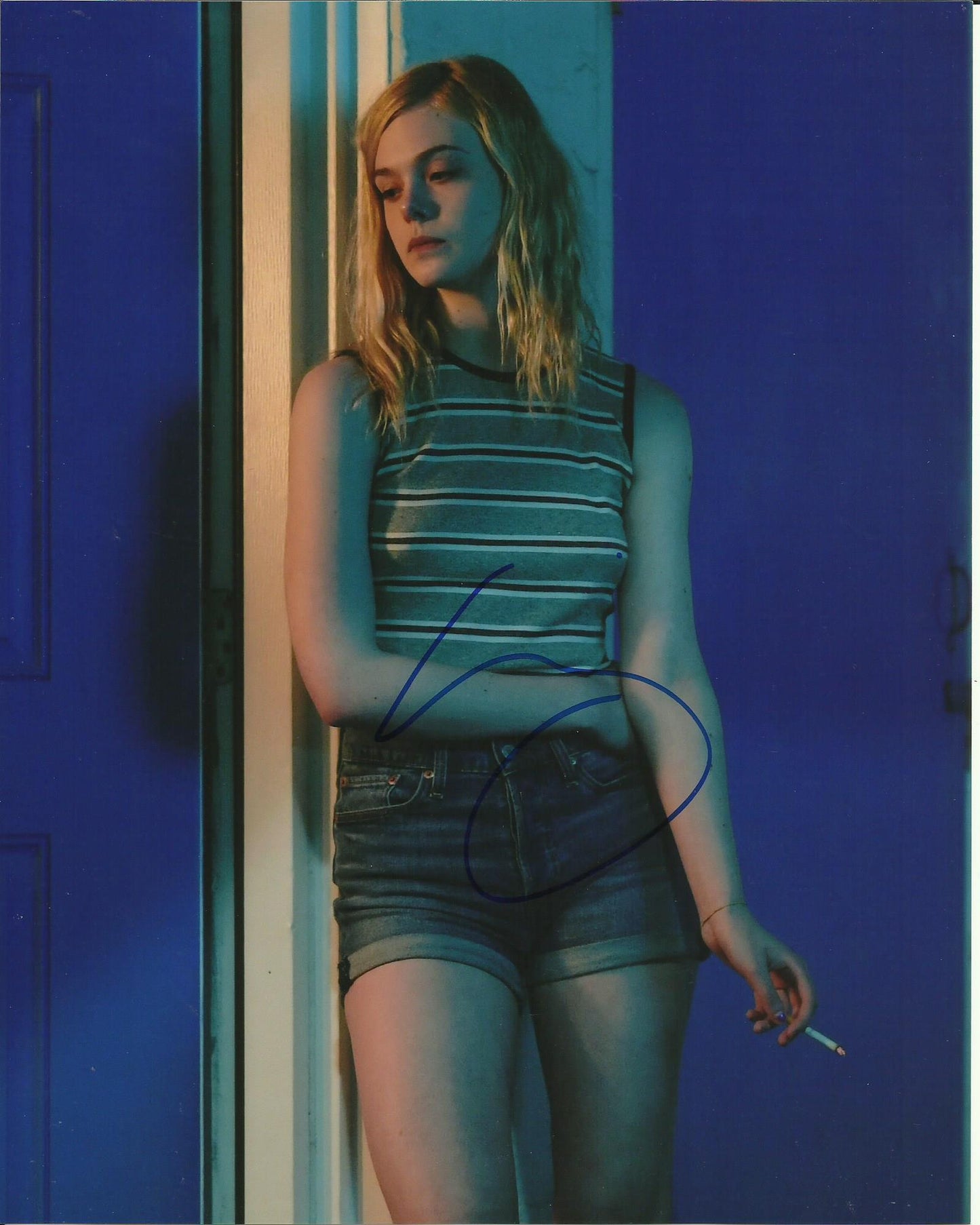 ELLE FANNING  SIGNED MISTRESS OF EVIL 10X8 PHOTO