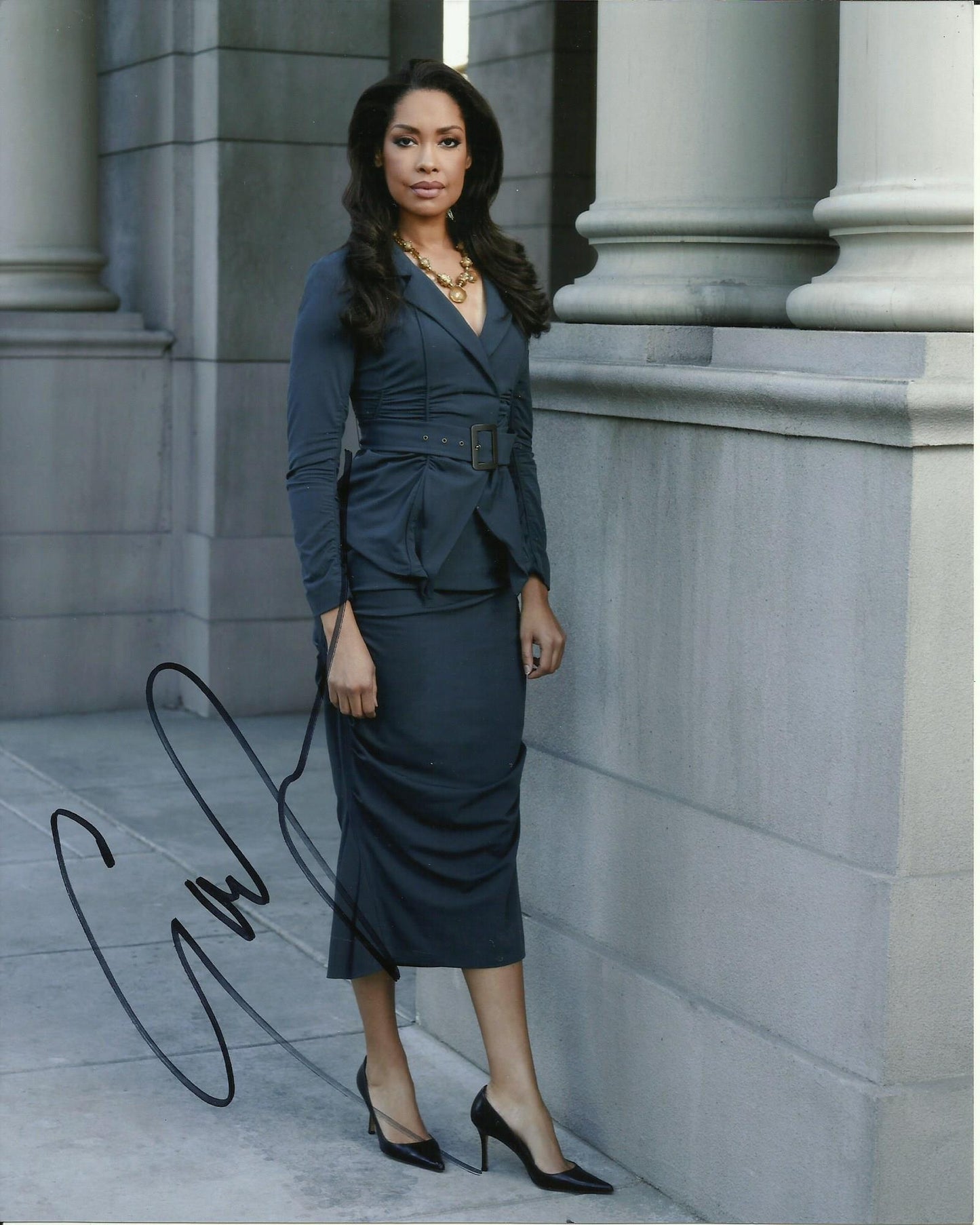 GINA TORRES SIGNED SEXY SUITS 10X8 PHOTO (2)