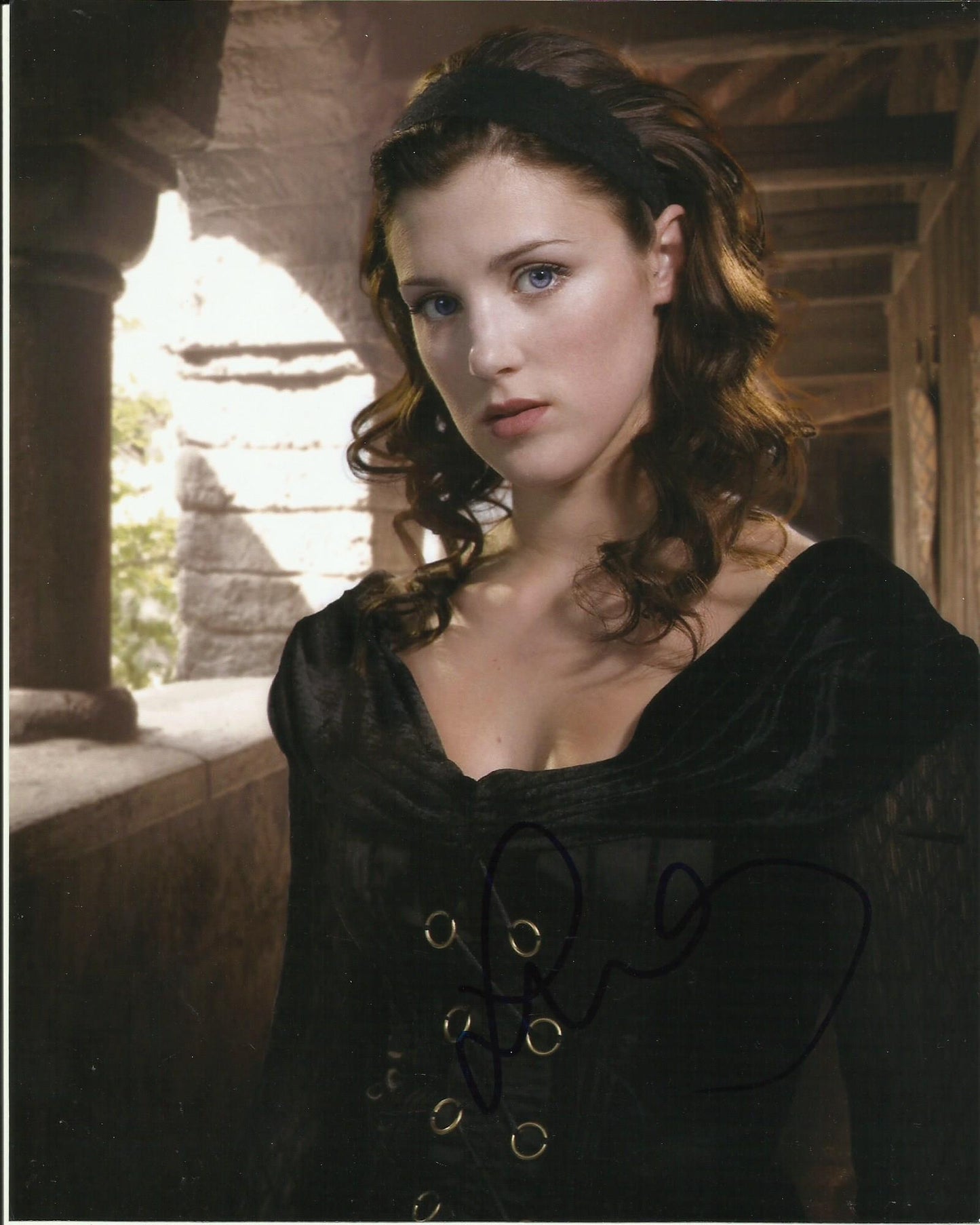 LUCY GRIFFTHS SIGNED ROBIN HOOD 10X8 PHOTO (1)