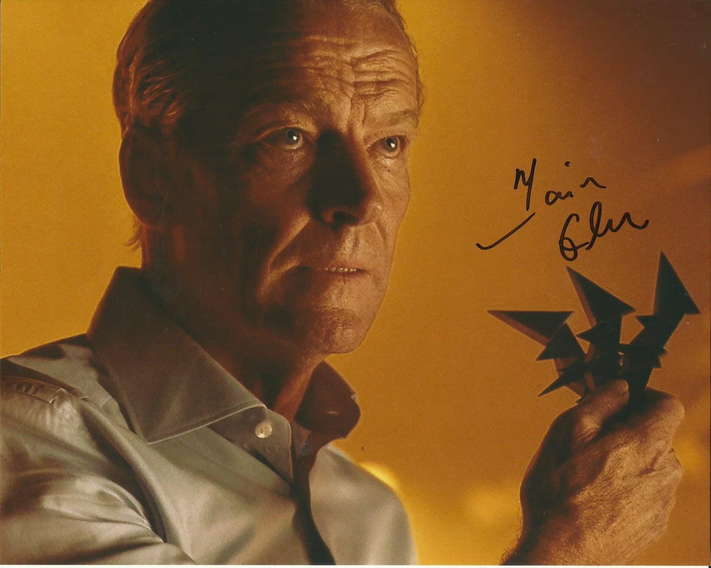 IAIN GLEN SIGNED TITANS 8X10 PHOTO (1)
