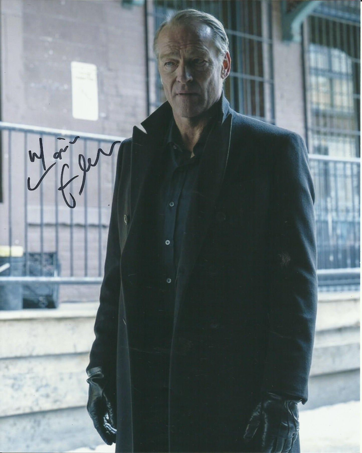 IAIN GLEN SIGNED TITANS 8X10 PHOTO (2)