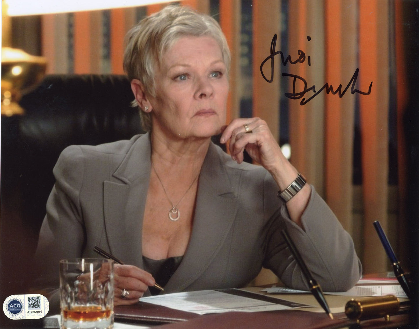 JUDI DENCH SIGNED BOND 10X8 PHOTO (4) ALSO ACG CERT AUTHENTICATION