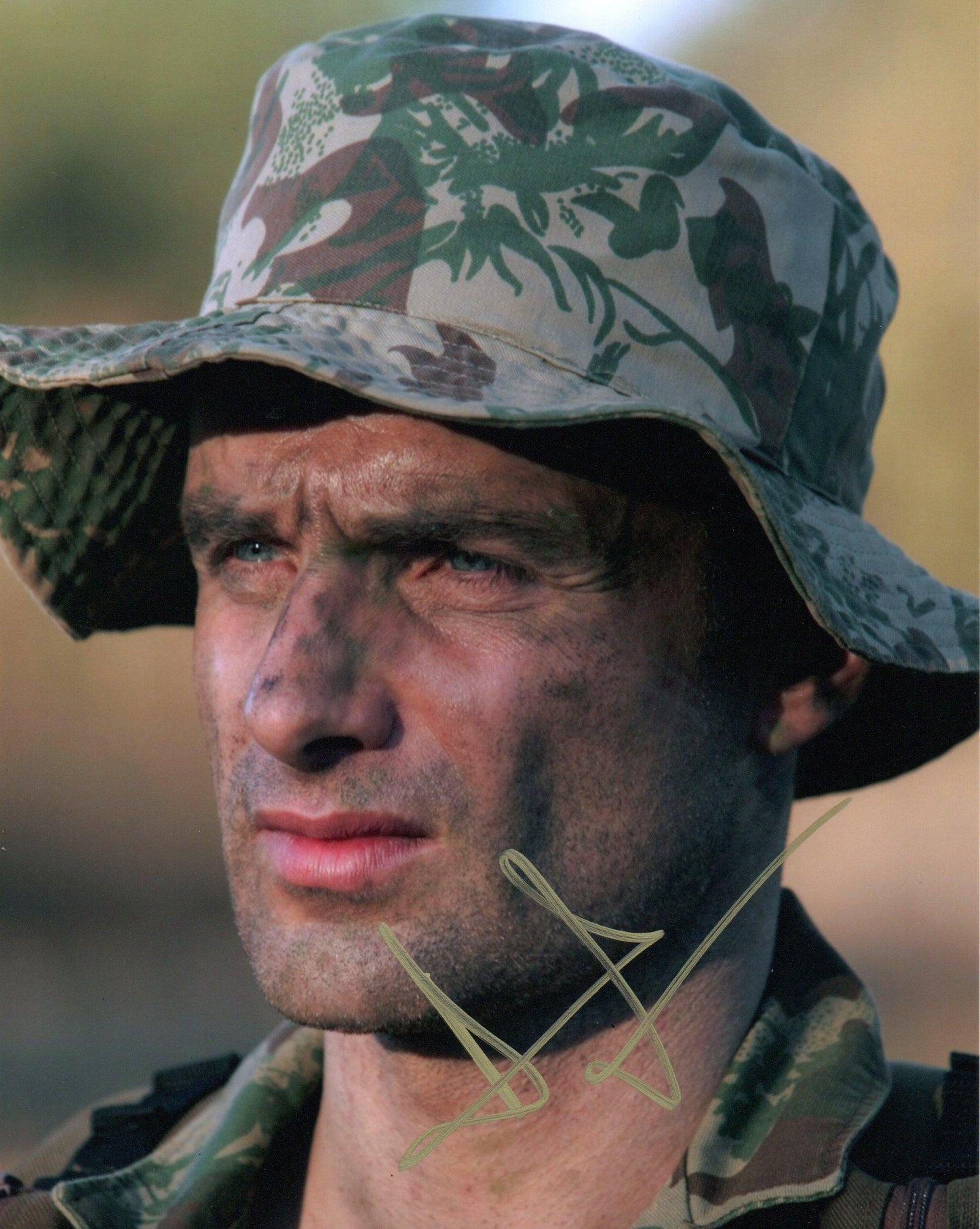 ANDREW LINCOLN SIGNED STRIKE BACK PHOTO (1)