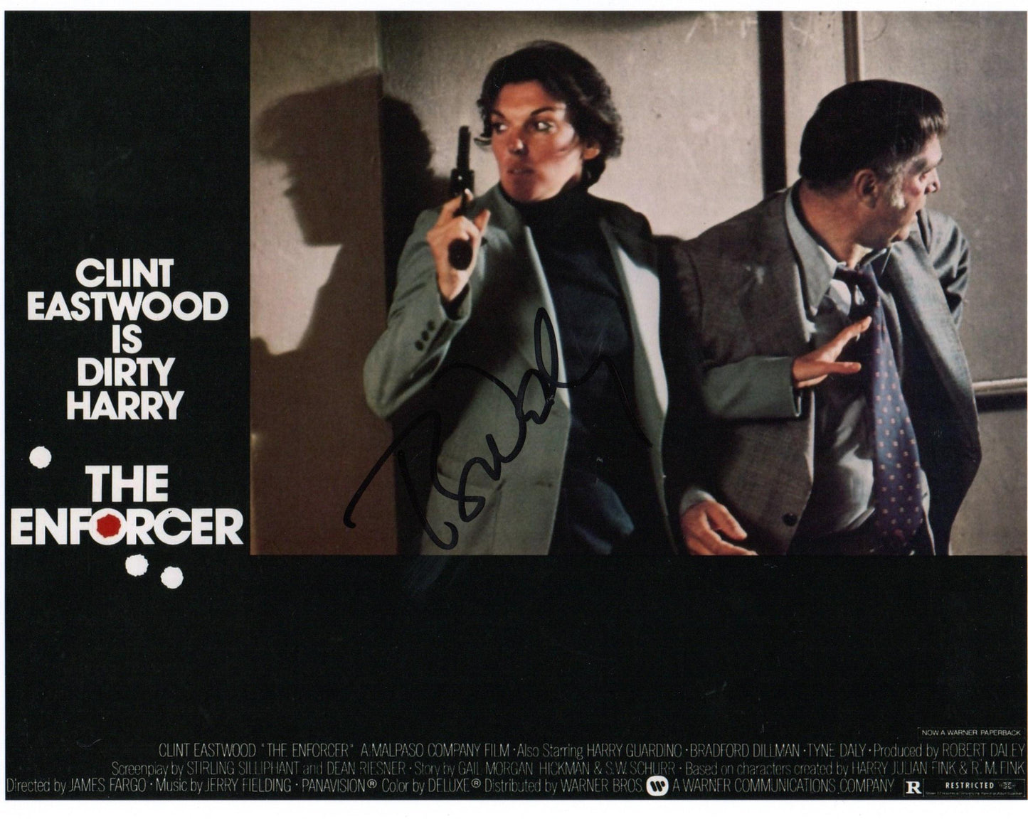TYNE DALY SIGNED THE ENFORCER 10X8 PHOTO