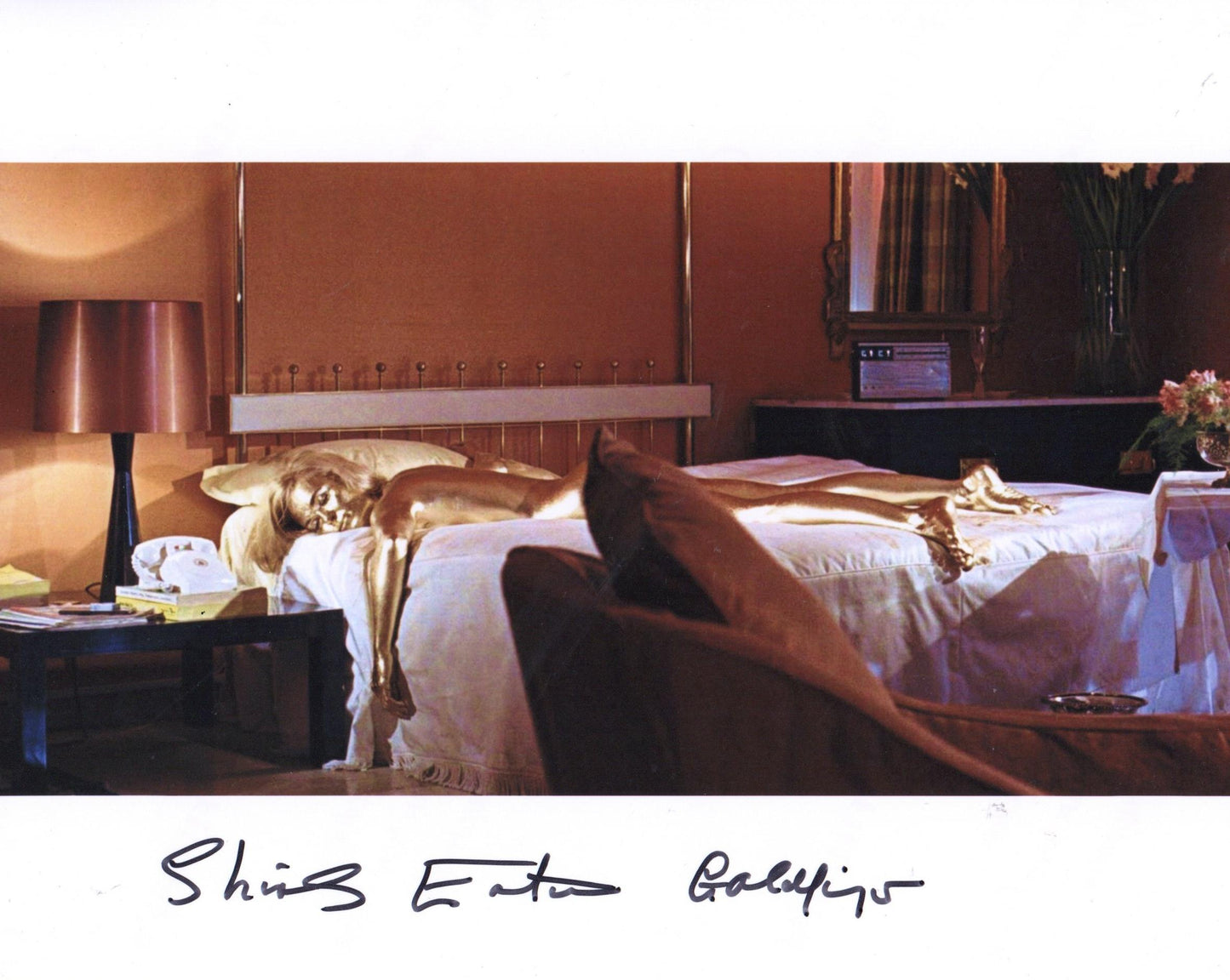 SHIRLEY EATON SIGNED SEXY GOLDFINGER 10X8 PHOTO (4)