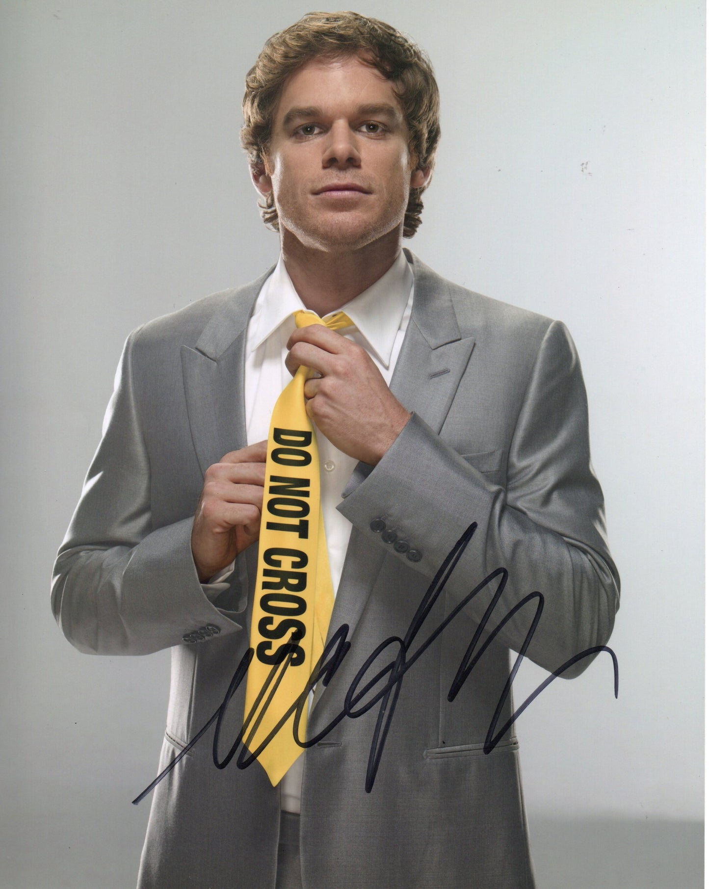 MICHAEL C HALL SIGNED DEXTER PHOTO (4)
