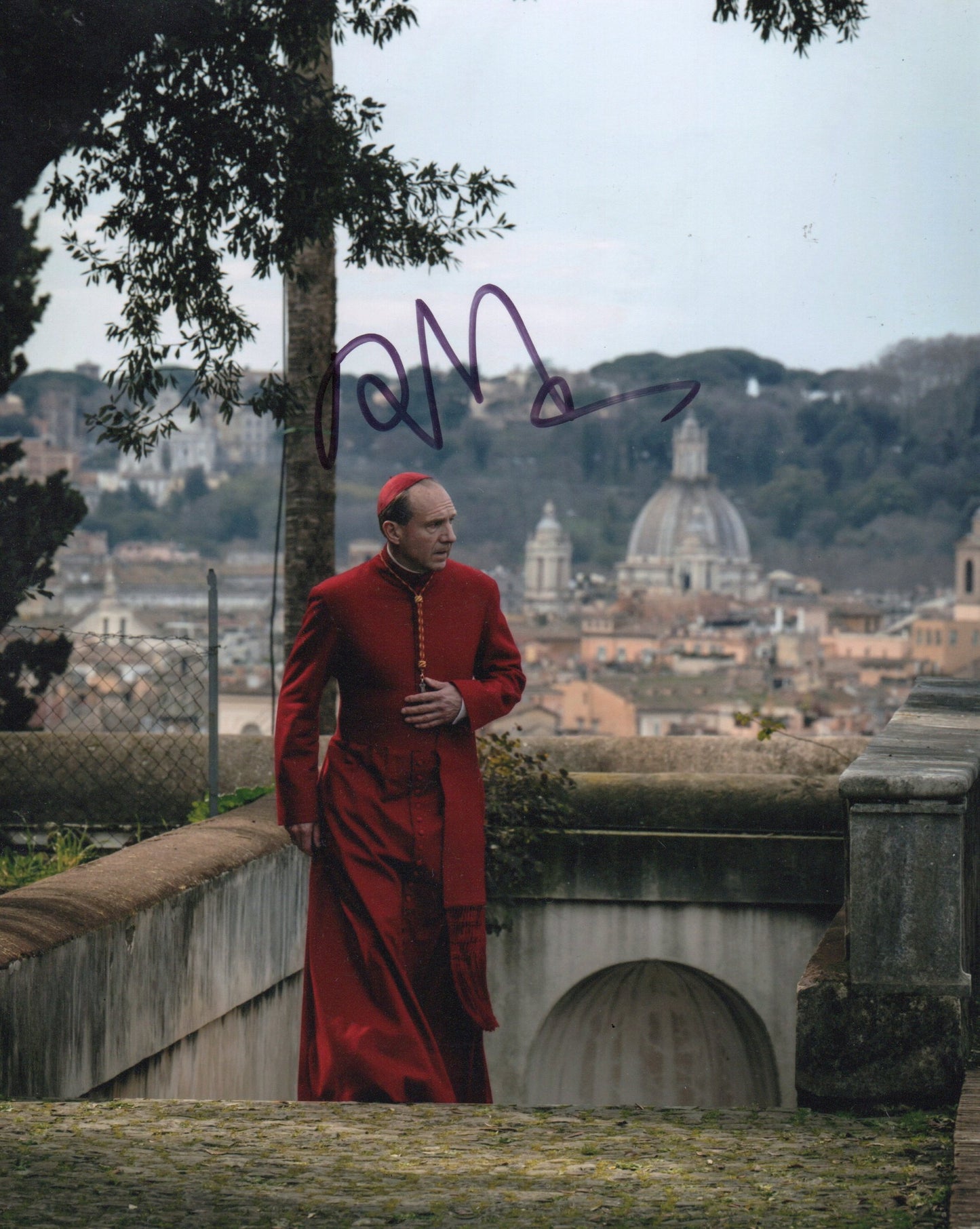 RALPH FIENNES SIGNED CONCLAVE 8X10 PHOTO