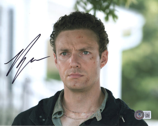 ROSS MARQUAND SIGNED THE WALKING DEAD 8X10 PHOTO (1) ALSO BECKETT