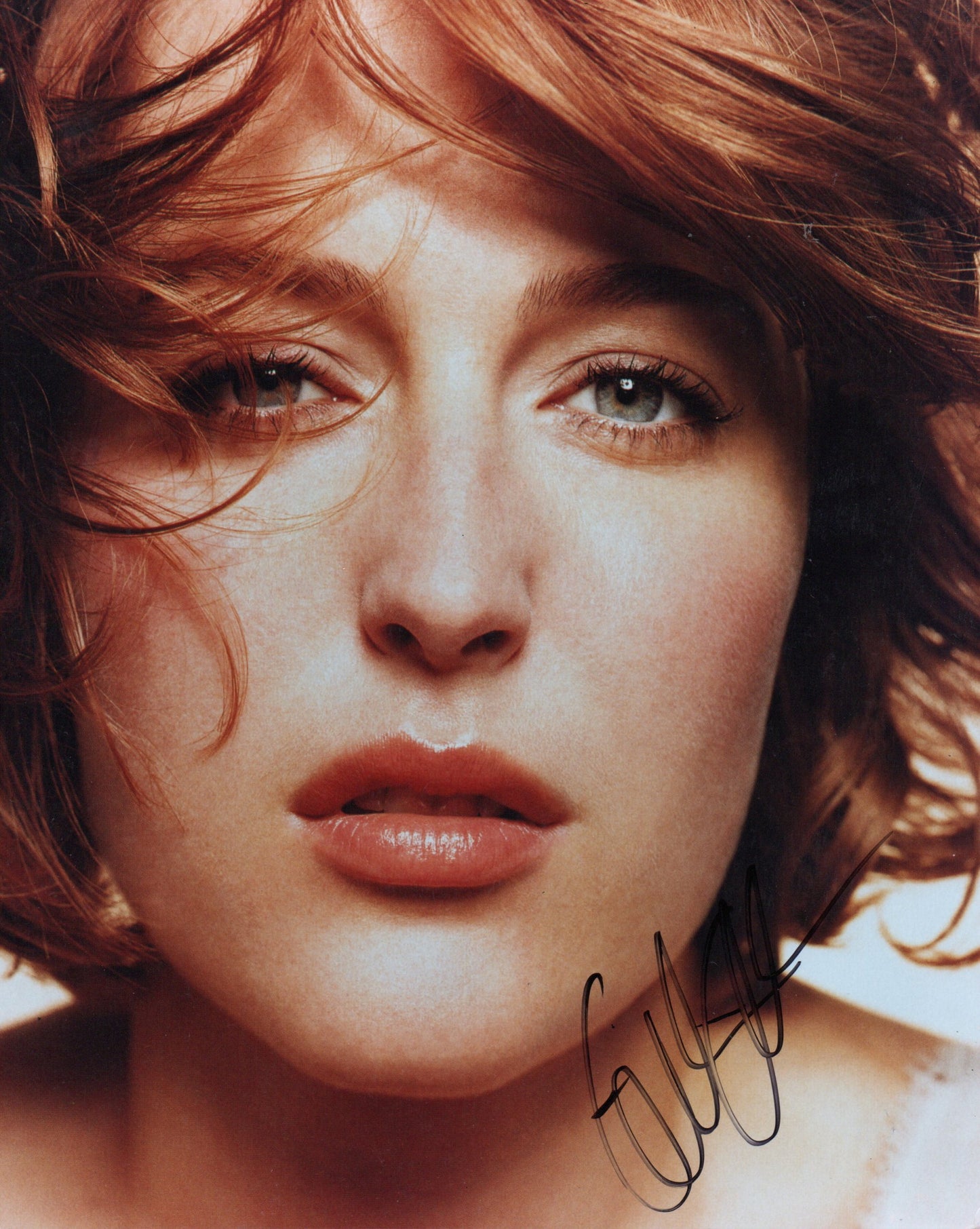 GILLIAN ANDERSON SIGNED PHOTO (1)