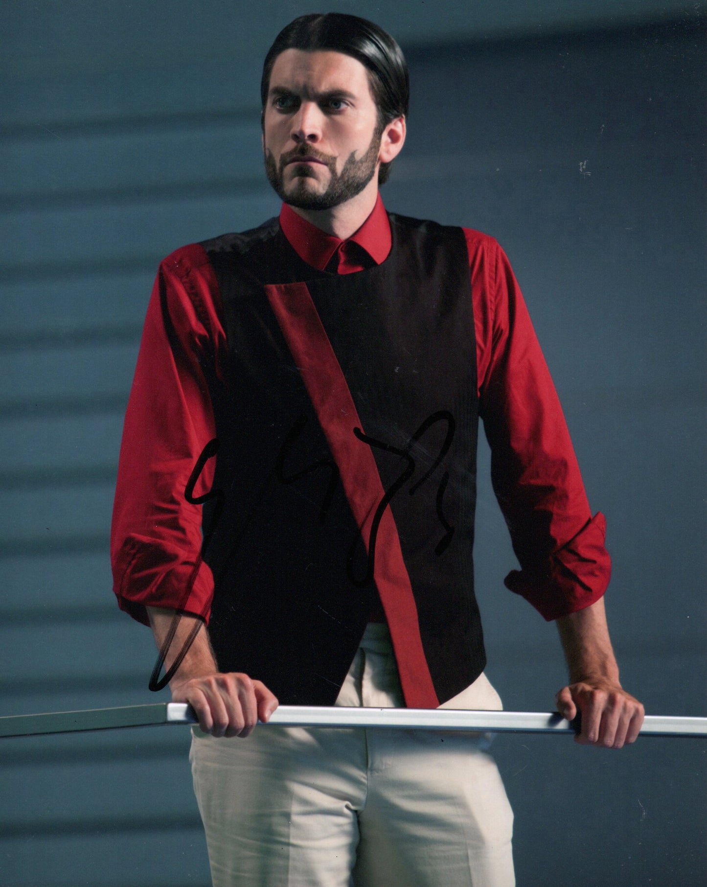 WES BENTLEY SIGNED THE HUNGER GAMES 8X10 PHOTO