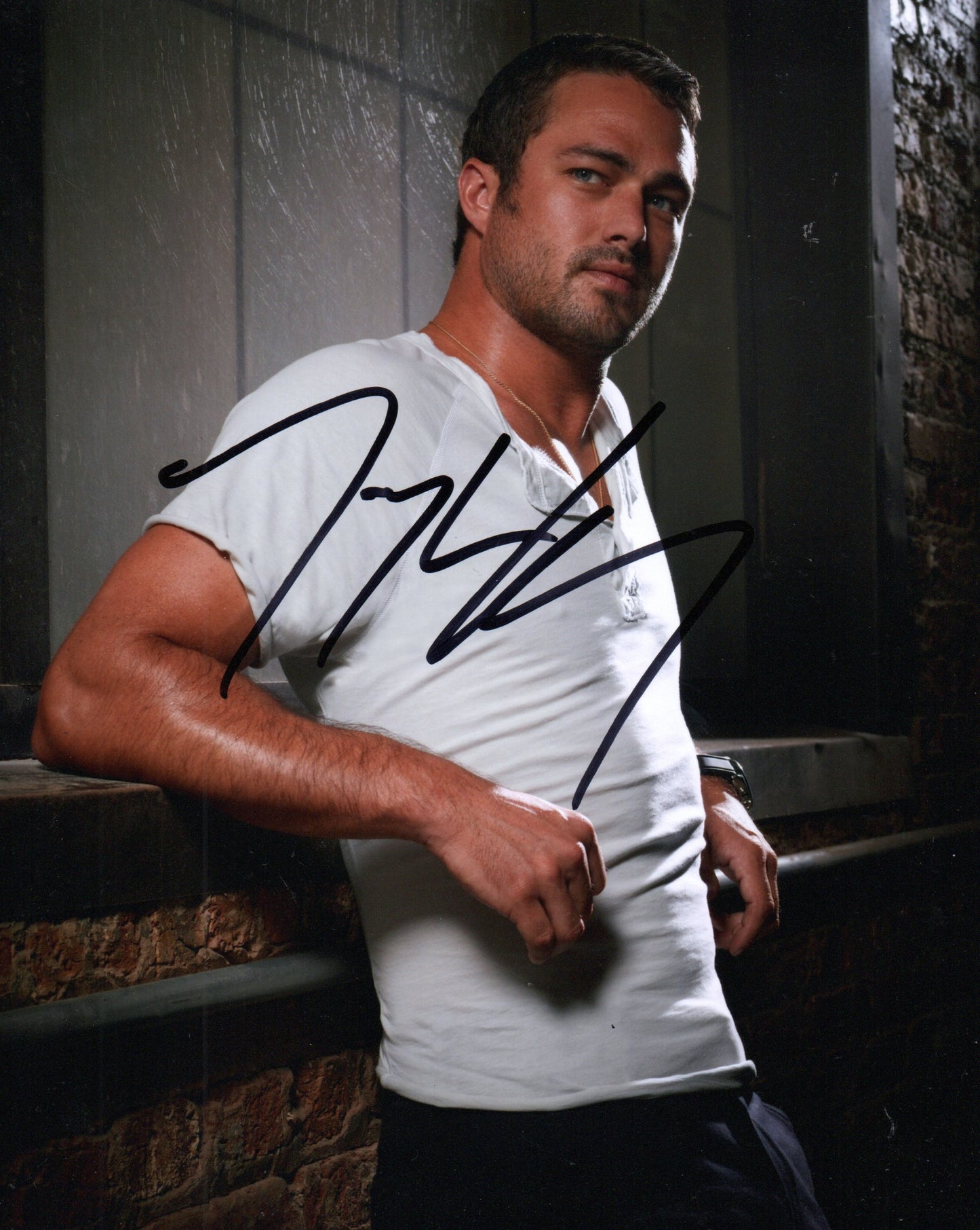 TAYLOR KINNEY SIGNED CHICAGO FIRE 8X10 PHOTO (1)