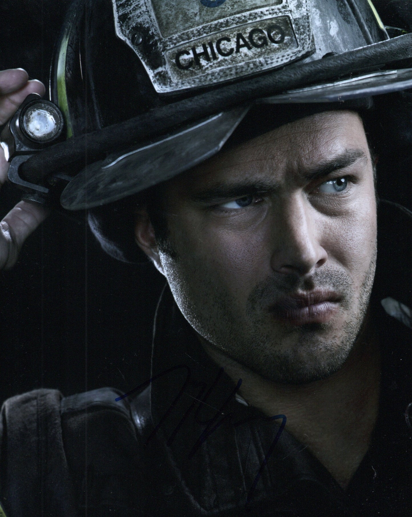 TAYLOR KINNEY SIGNED CHICAGO FIRE 8X10 PHOTO (3)