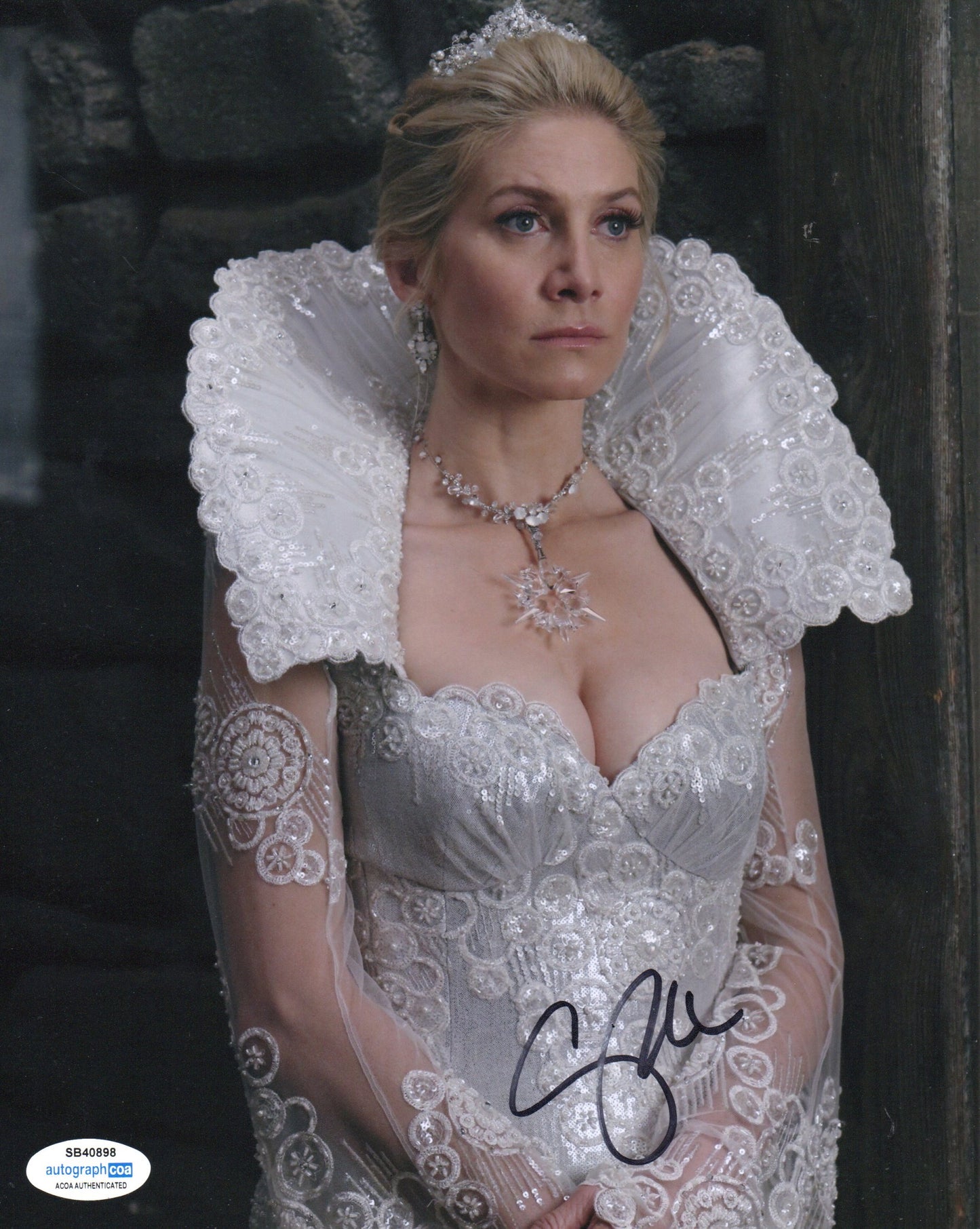ELIZABETH MITCHELL SIGNED ONCE UPON A TIME 10X8 PHOTO (1) ALSO ACOA