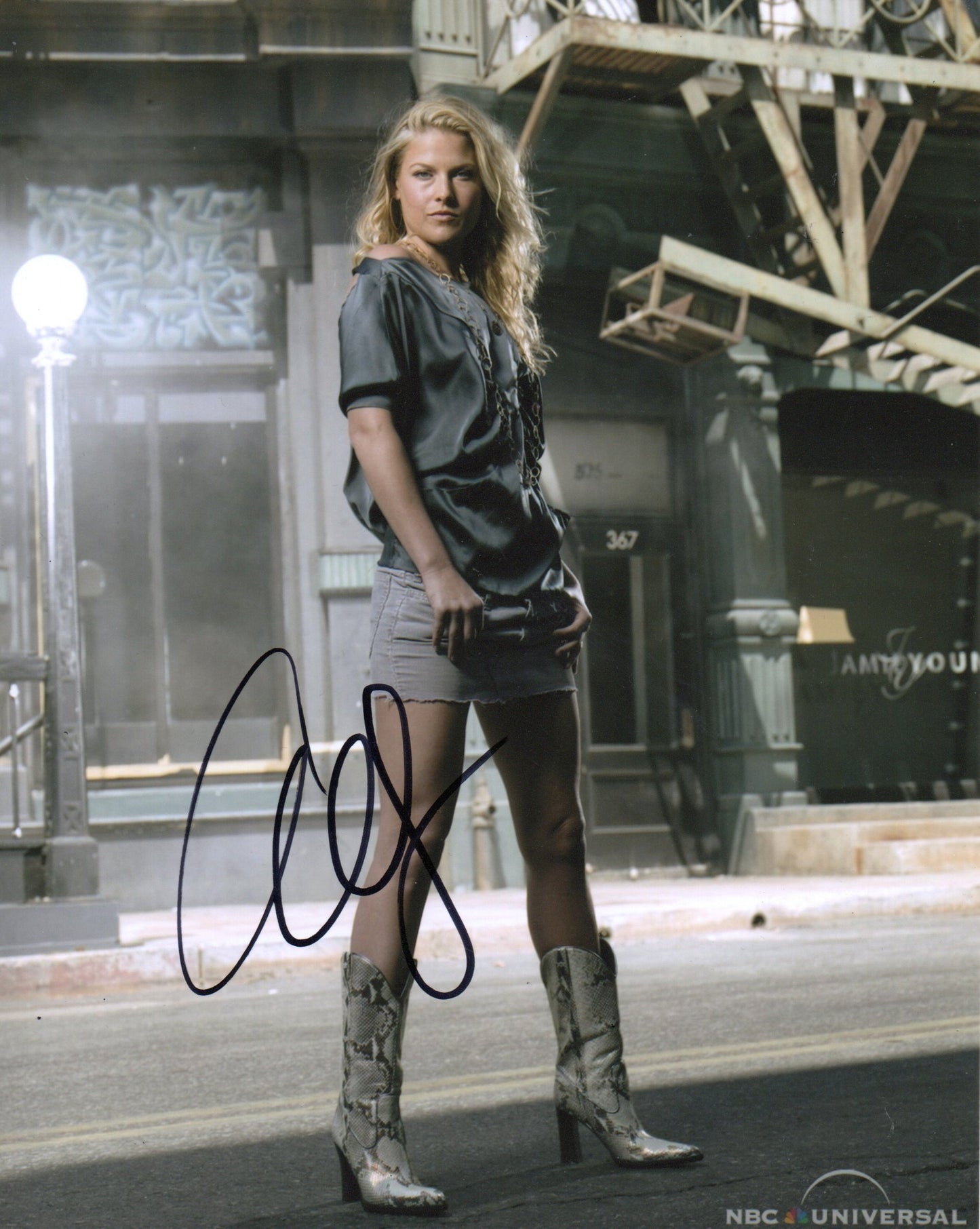 ALI LARTER SIGNED SEXY HEROES 10X8 PHOTO (7)
