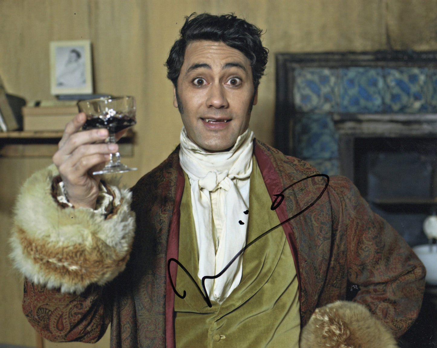 TAIKA WAITITI SIGNED WHAT WE DO IN THE SHADOWS 8X10 PHOTO (2)