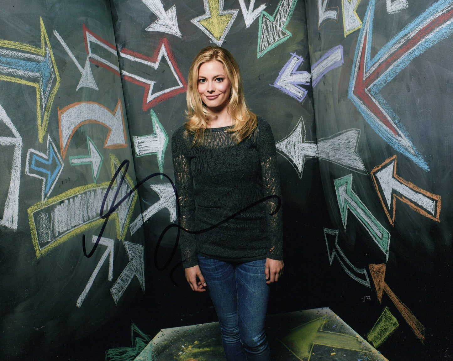 GILLIAN JACOBS SIGNED SEXY COMMUNITY 10X8 PHOTO (7)
