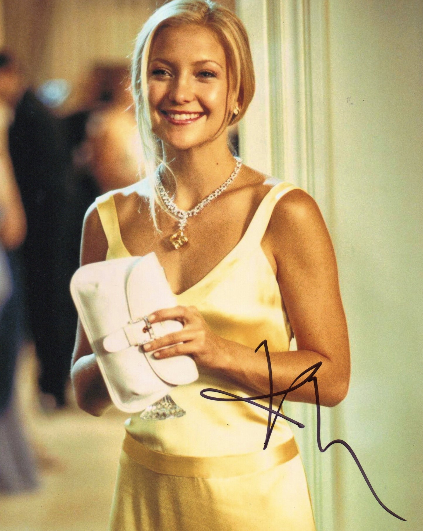 KATE HUDSON SIGNED SEXY 10X8 PHOTO (2)