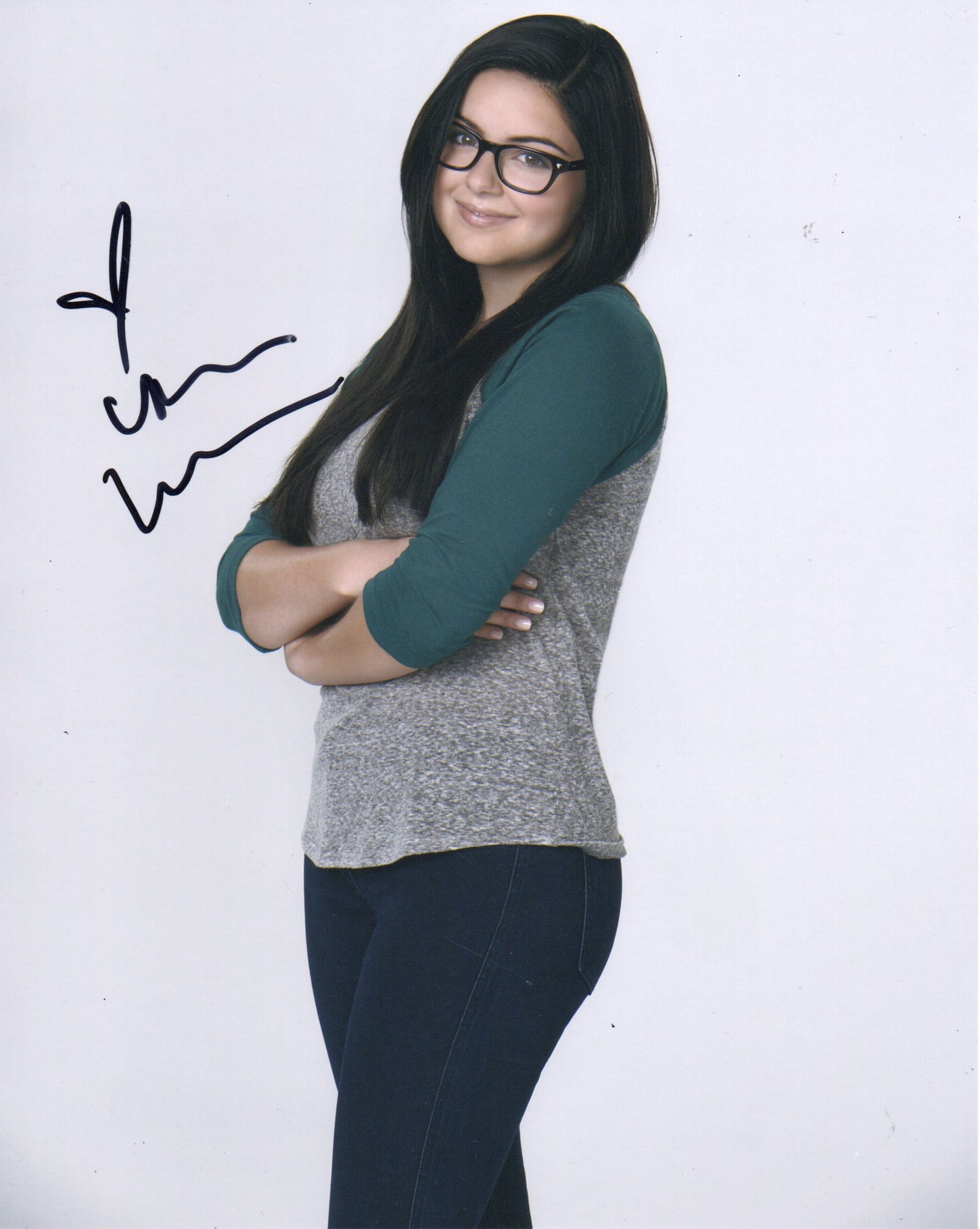 ARIEL WINTER SIGNED MODERN FAMILY 10X8 PHOTO (2)