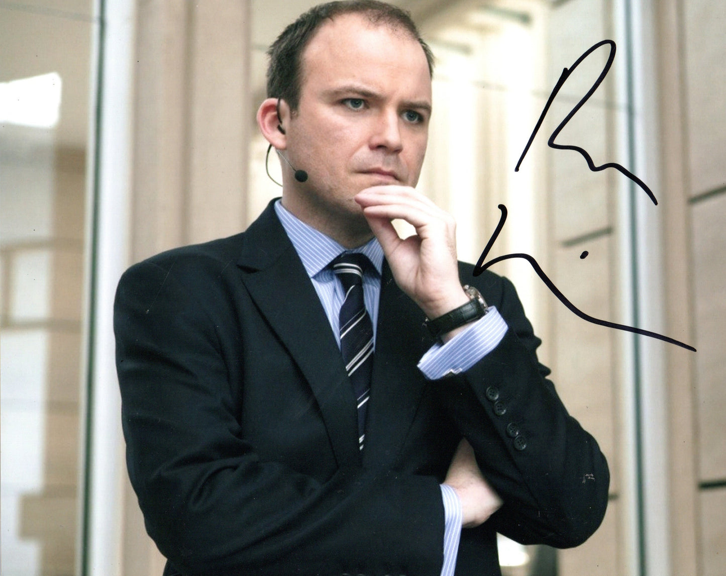 RORY KINNEAR SIGNED SKYFALL 8X10 PHOTO (1)