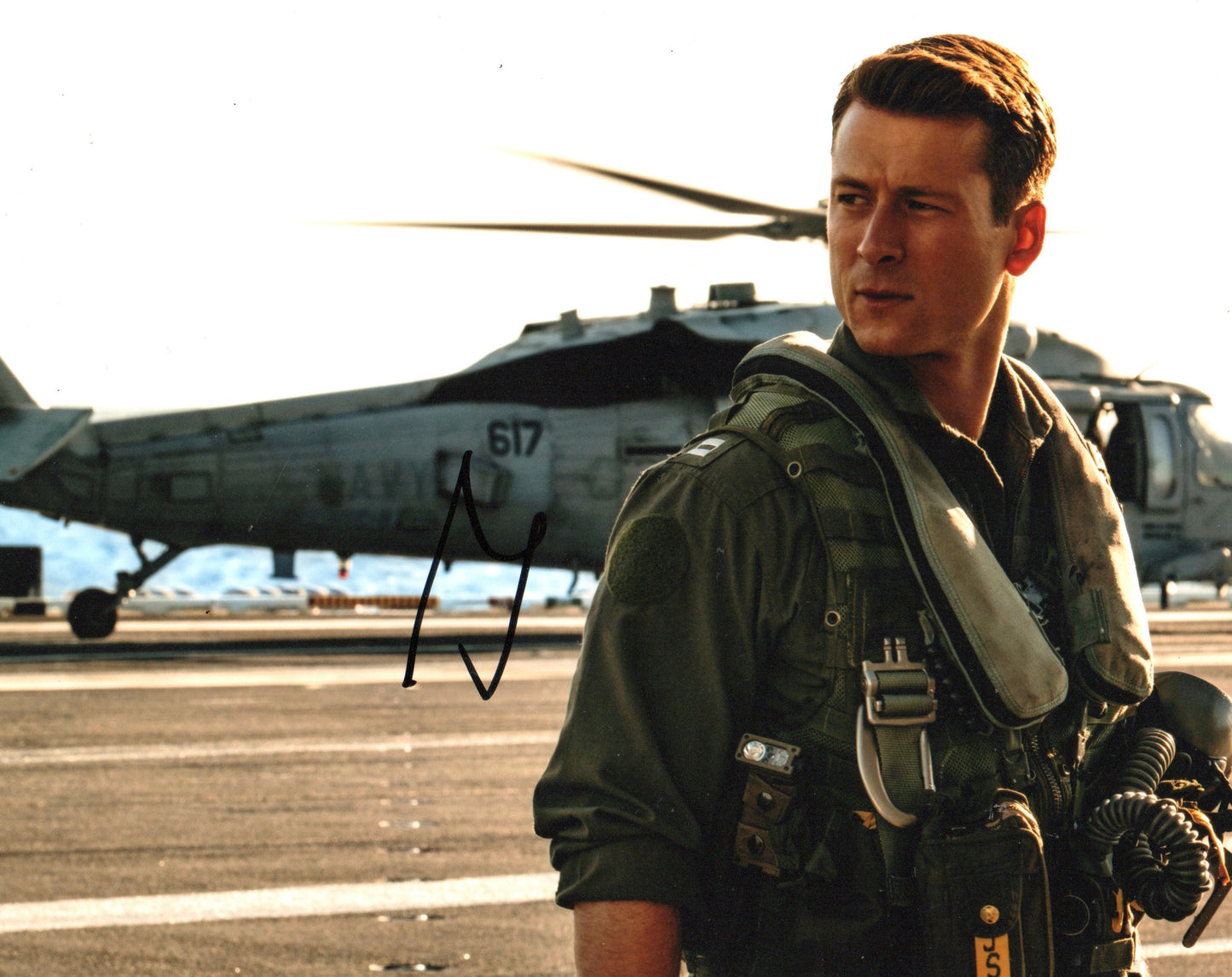 GLEN POWELL SIGNED TOP GUN MAVERICK 8X10 PHOTO (1)