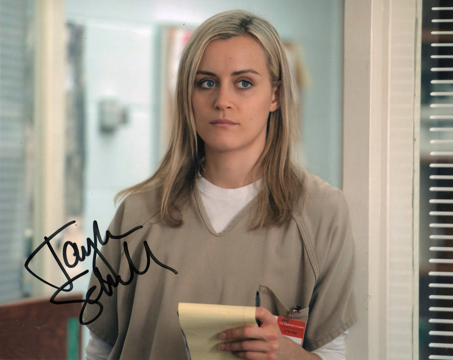 TAYLOR SCHILLING SIGNED ORANGE IS THE NEW BLACK 8X10 PHOTO (2)