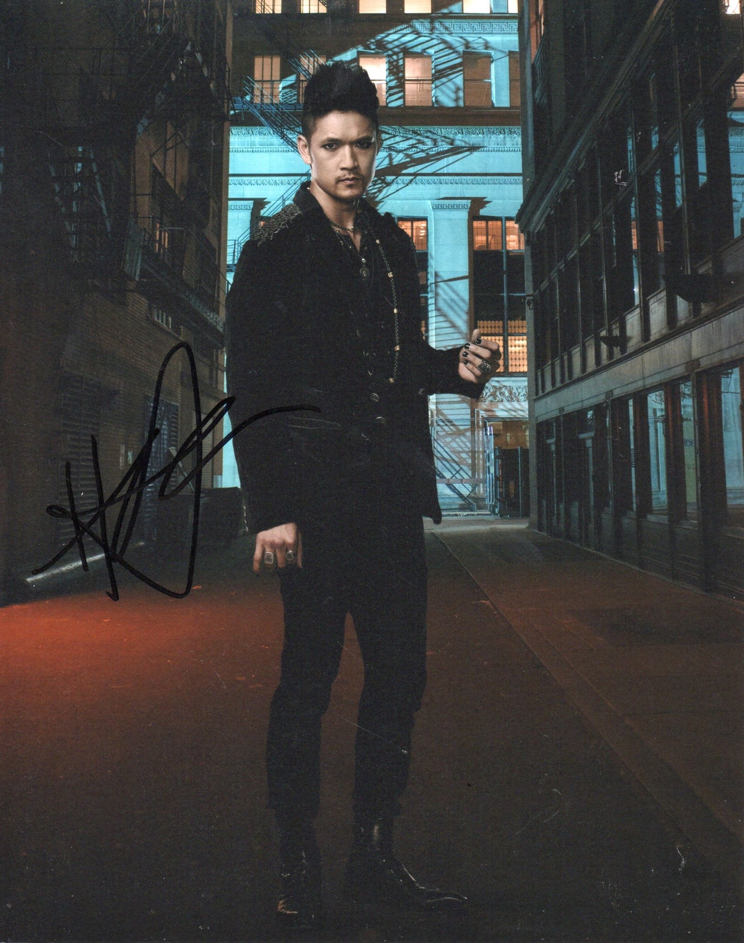 HARRY SHUM JR SIGNED SHADOWHUNTERS 8X10 PHOTO