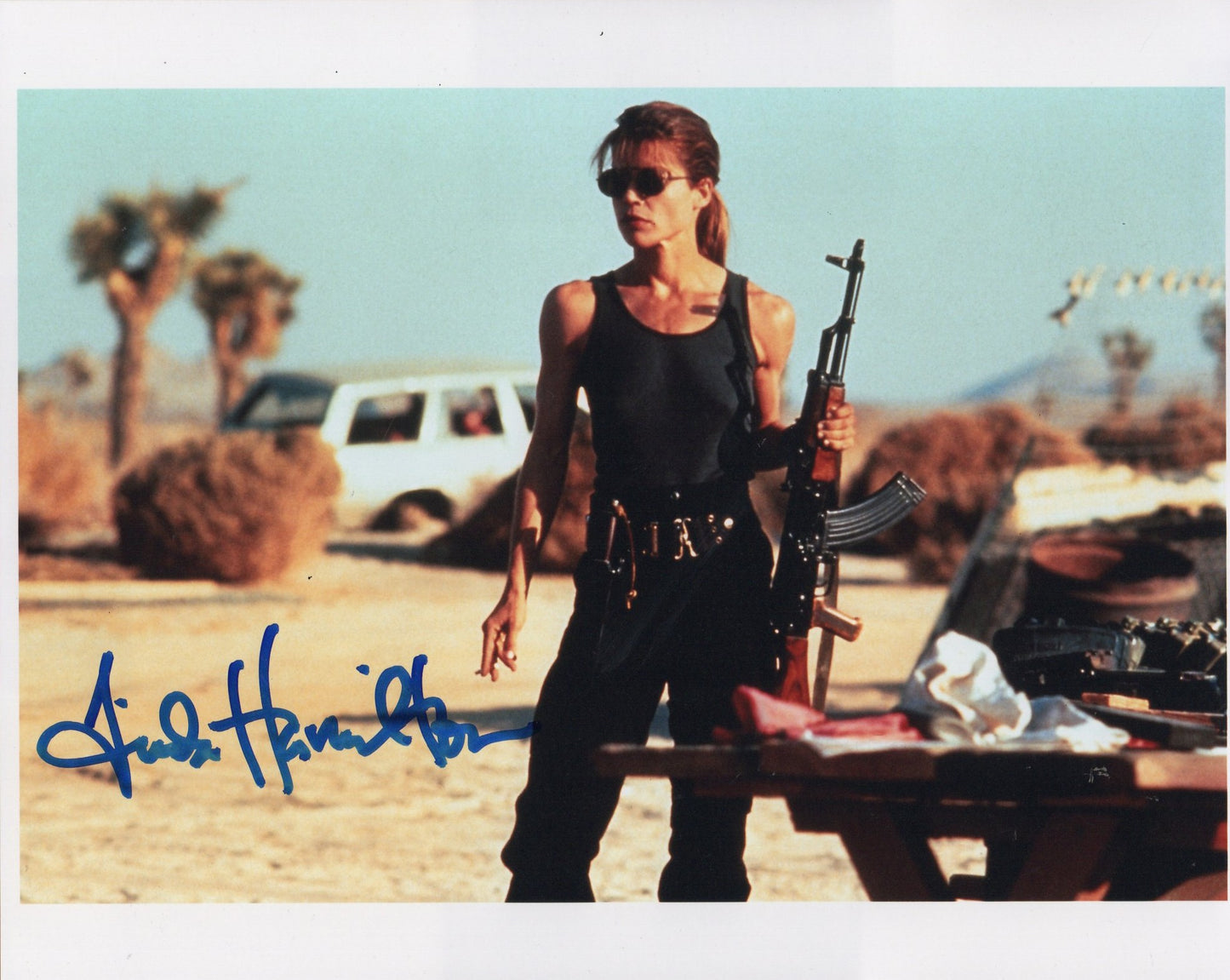 LINDA HAMILTON SIGNED TERMINATOR 2 10X8 PHOTO (1)