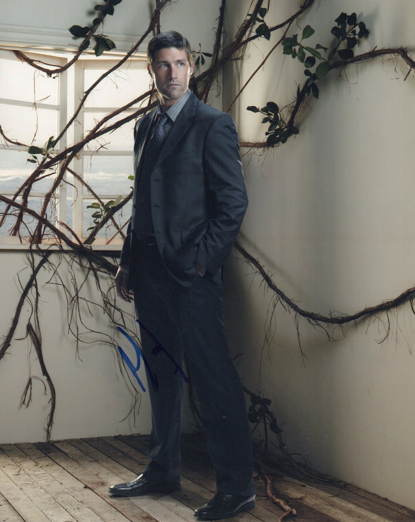 MATTHEW FOX SIGNED LOST 8X10 PHOTO