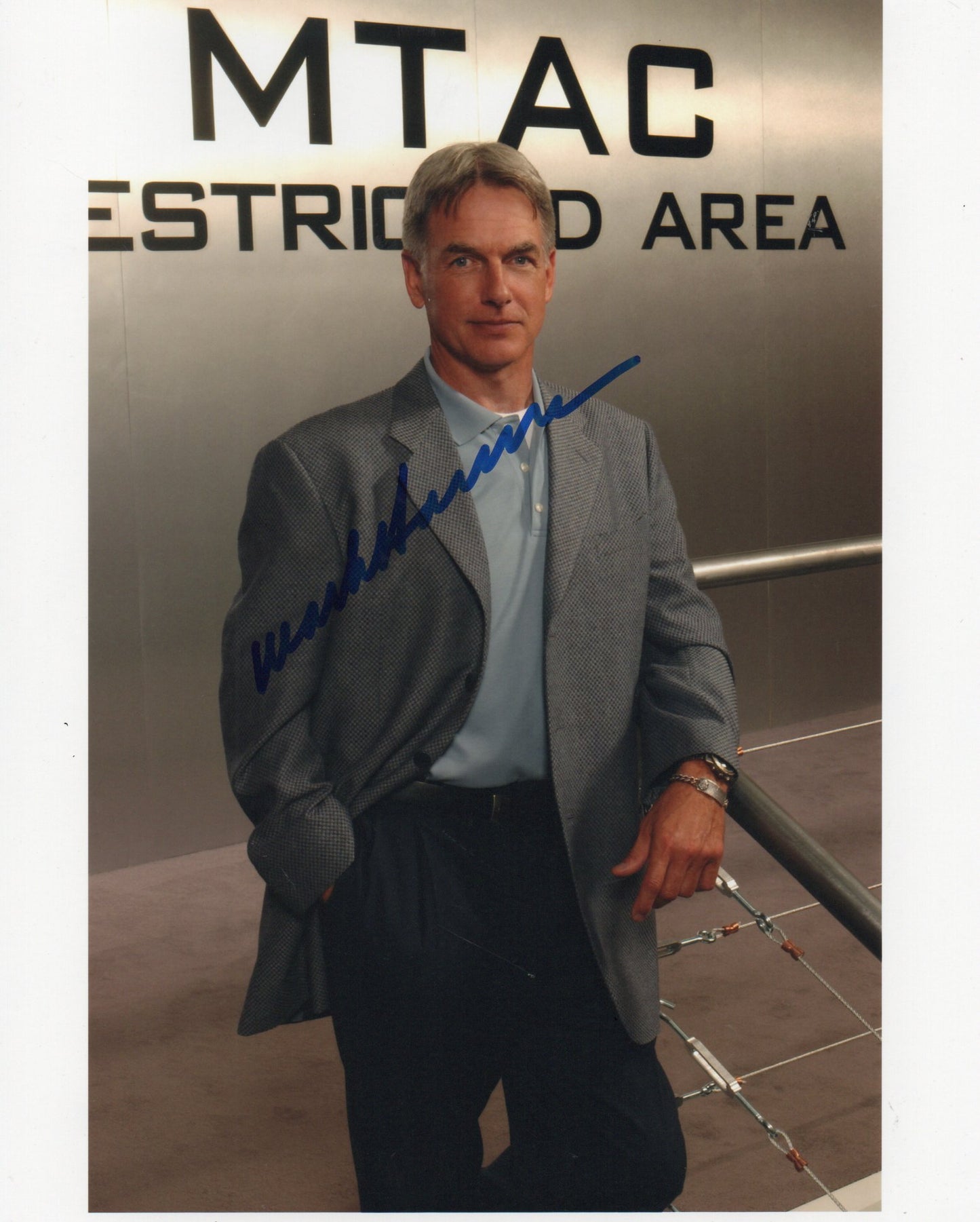 MARK HARMON SIGNED NCIS 8X10 PHOTO (1)