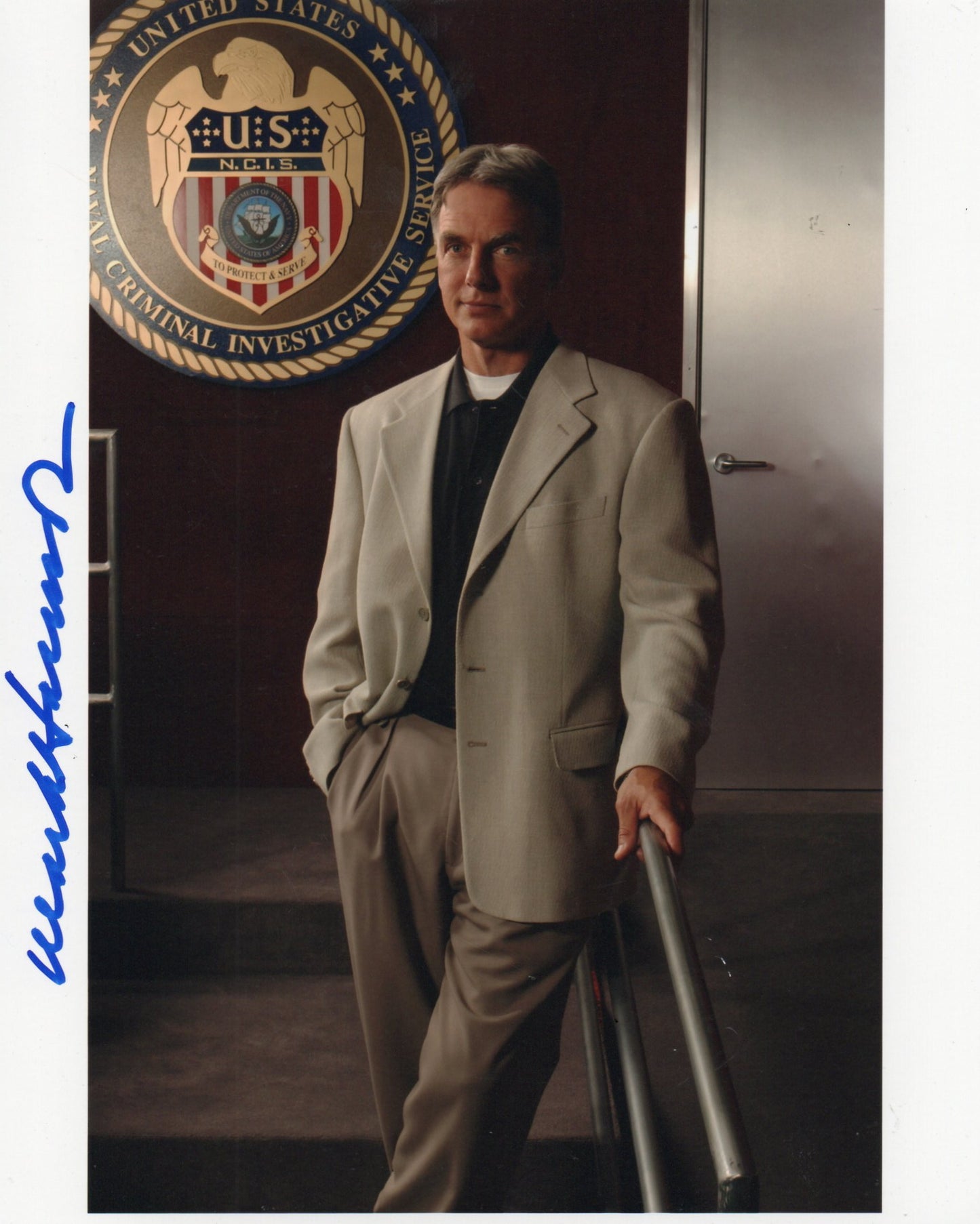 MARK HARMON SIGNED NCIS 8X10 PHOTO (2)