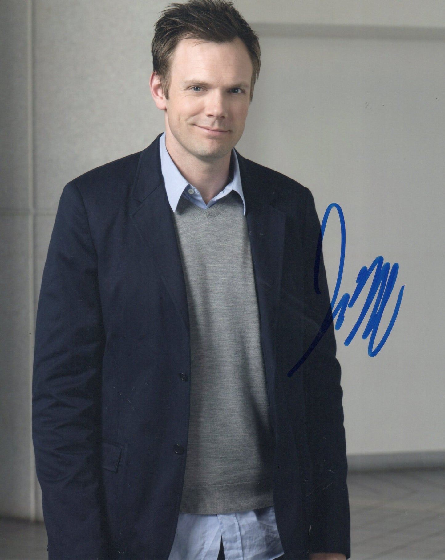 JOEL McHALE SIGNED COMMUNITY 8X10 PHOTO (4)