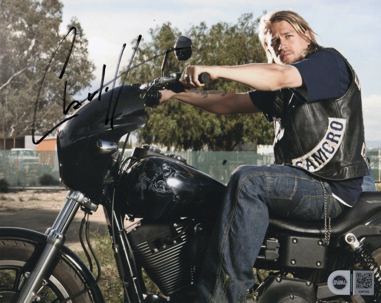 CHARLIE HUNNAM SIGNED SONS OF ANARCHY 8X10 PHOTO (4) ALSO SWAU