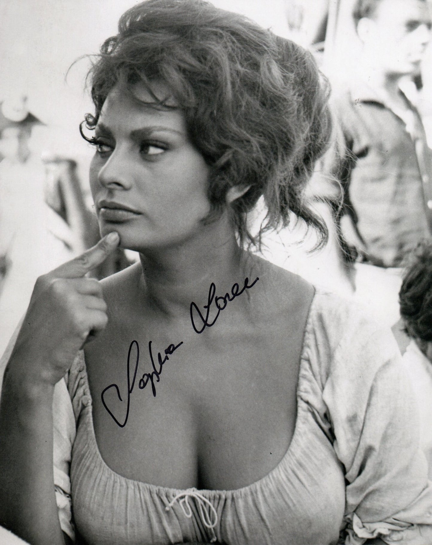 SOPHIA LOREN SIGNED SEXY 10X8 PHOTO (30)
