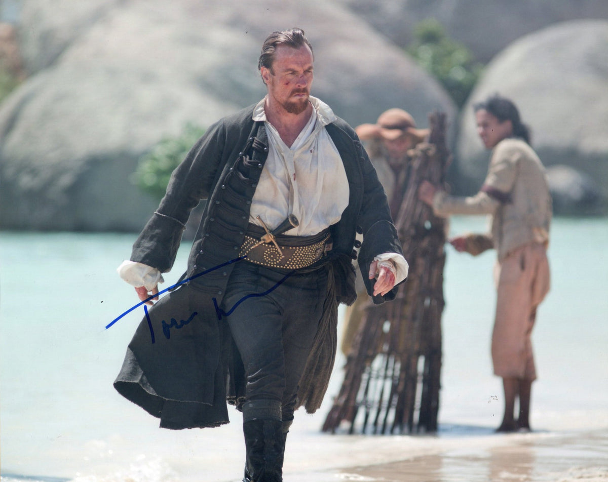TOBY STEPHENS SIGNED BLACK SAILS 8X10 PHOTO (1)