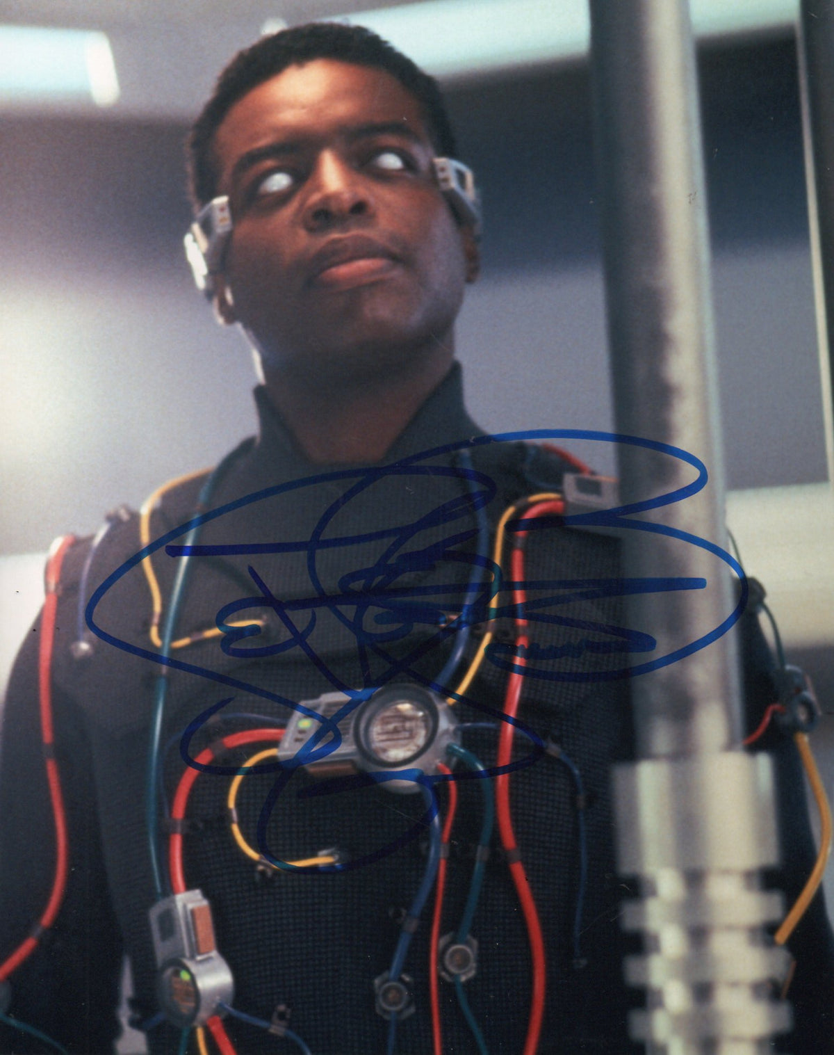 LEVAR BURTON SIGNED 8X10 STAR TREK PHOTO (1)