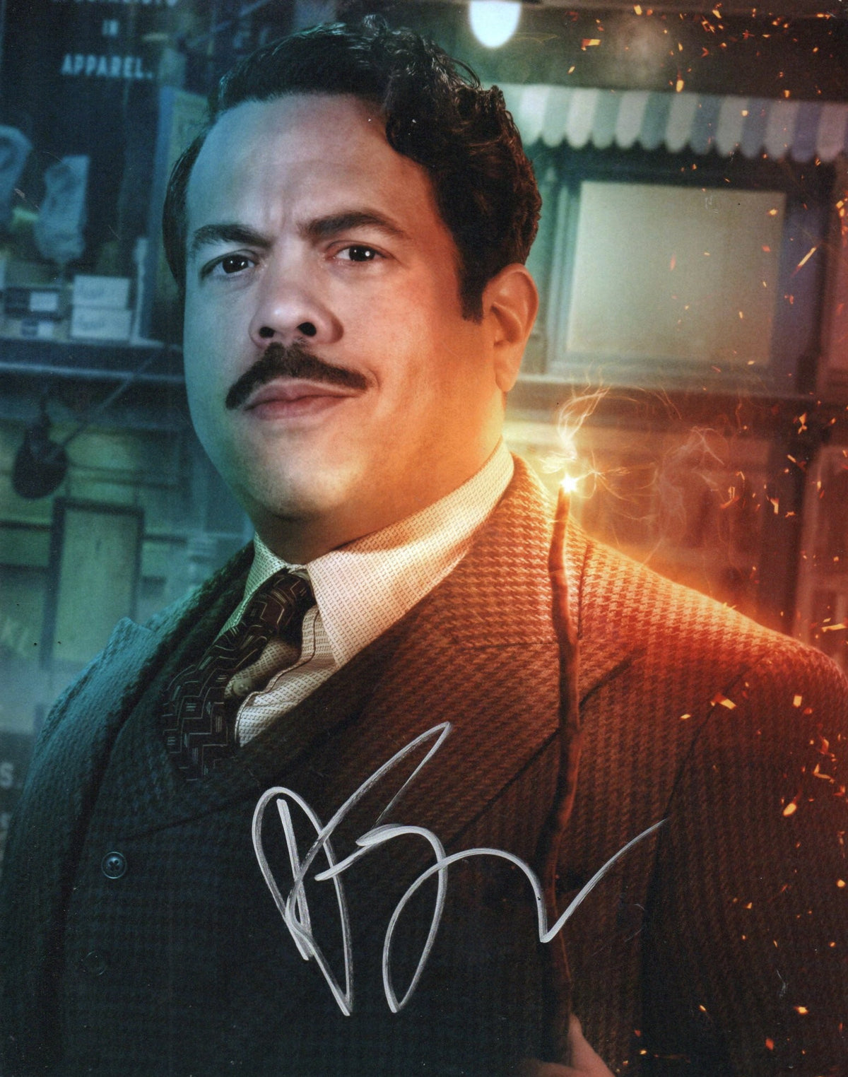 DAN FOGLER SIGNED FANTASTIC BEASTS 8X10 PHOTO (3)