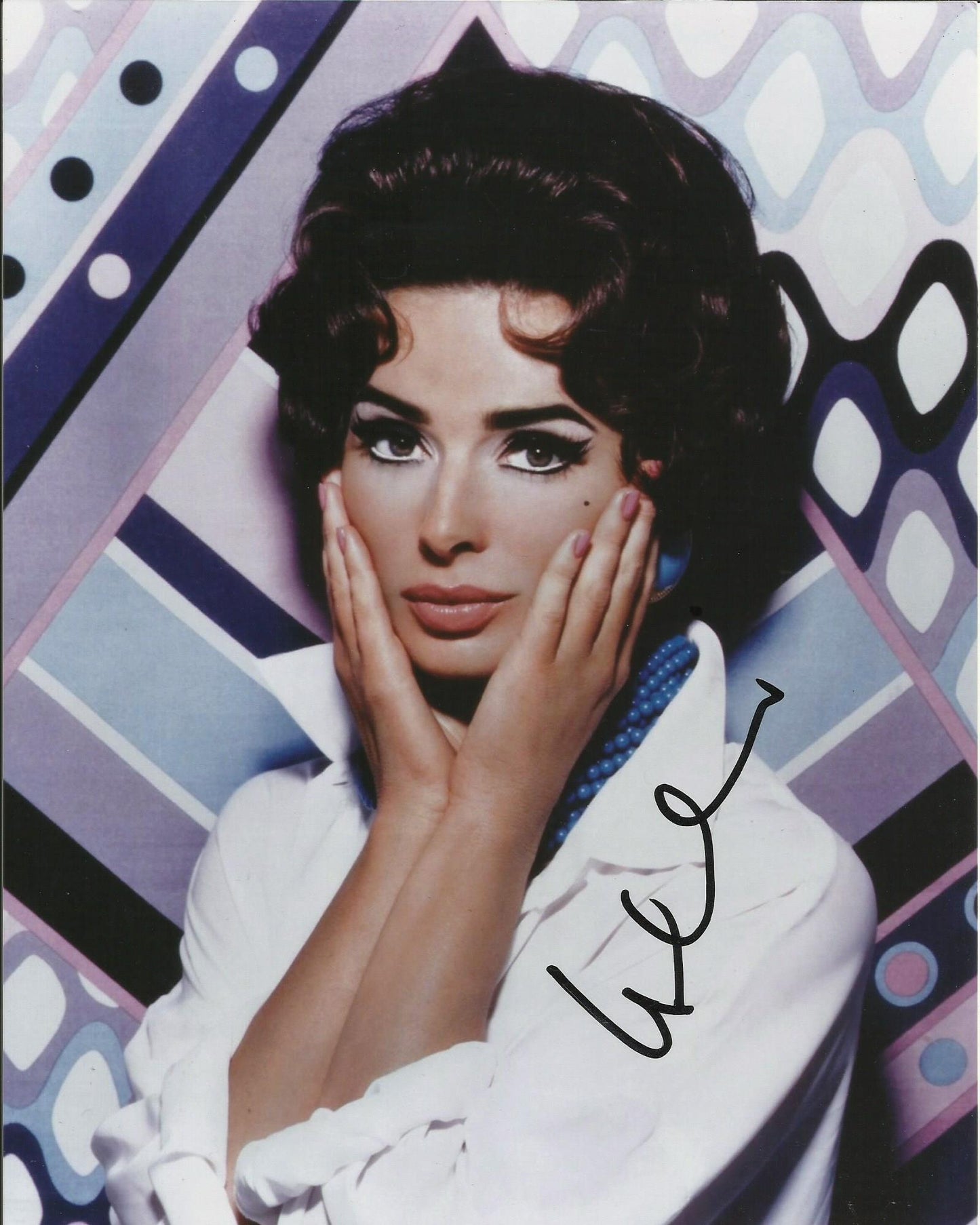 ISABELLA ROSSELLINI SIGNED SEXY 10X8 PHOTO (1)
