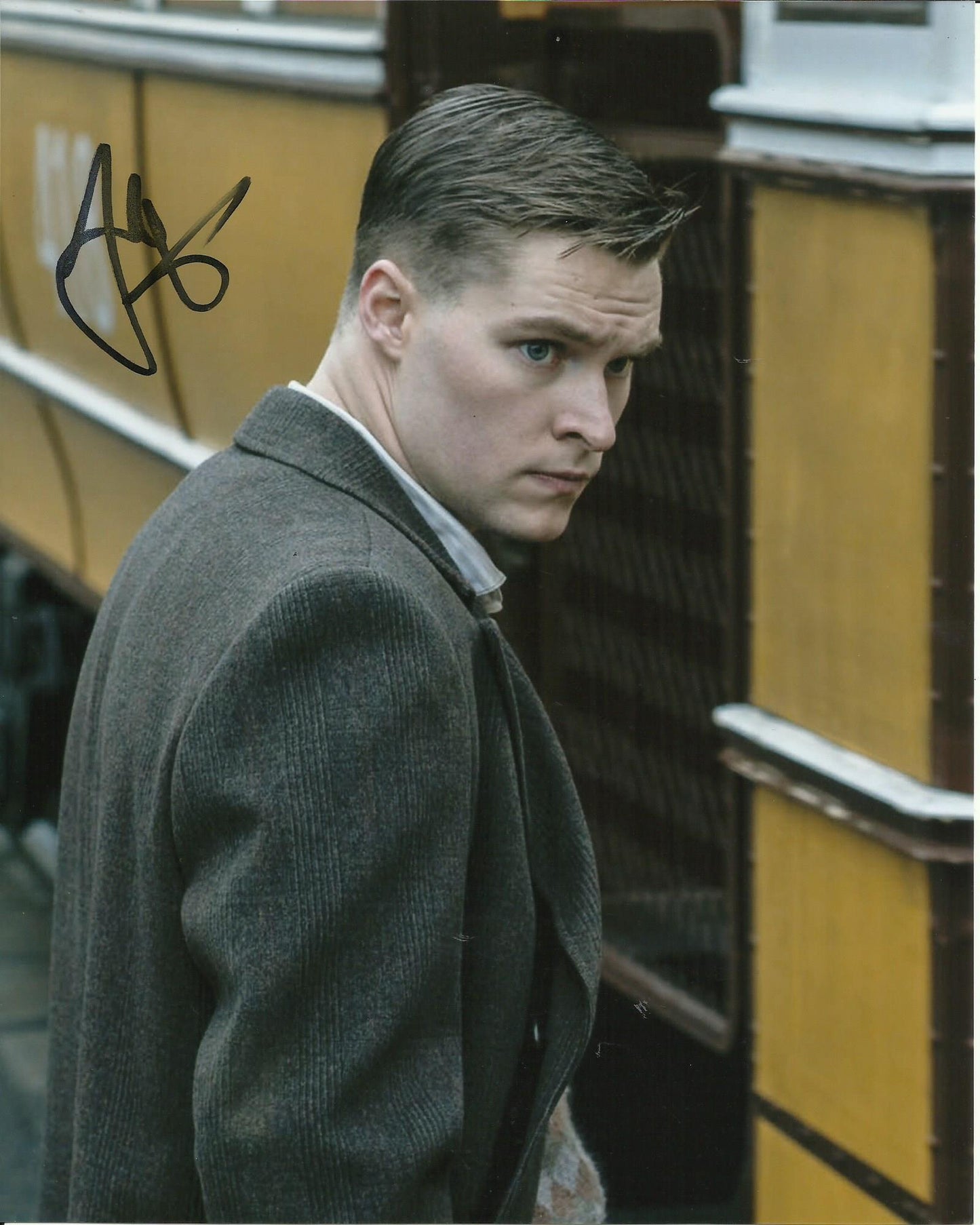 JACK REYNOR SIGNED THE MAN WITH THE IRON HEART 8X10 PHOTO (1)