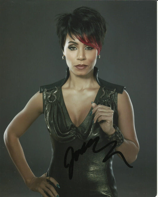 JADA PINKETT SMITH SIGNED GOTHAM 10X8 PHOTO (1)