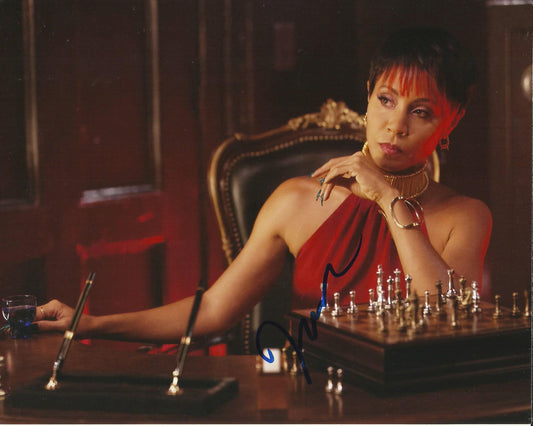 JADA PINKETT SMITH SIGNED GOTHAM 10X8 PHOTO (4)