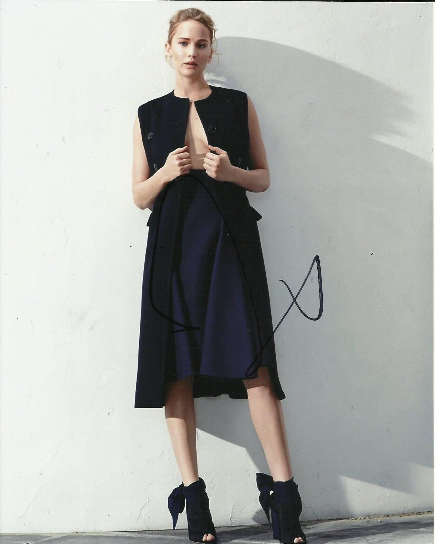 JENNIFER LAWRENCE SIGNED SEXY 8X10 PHOTO (5)