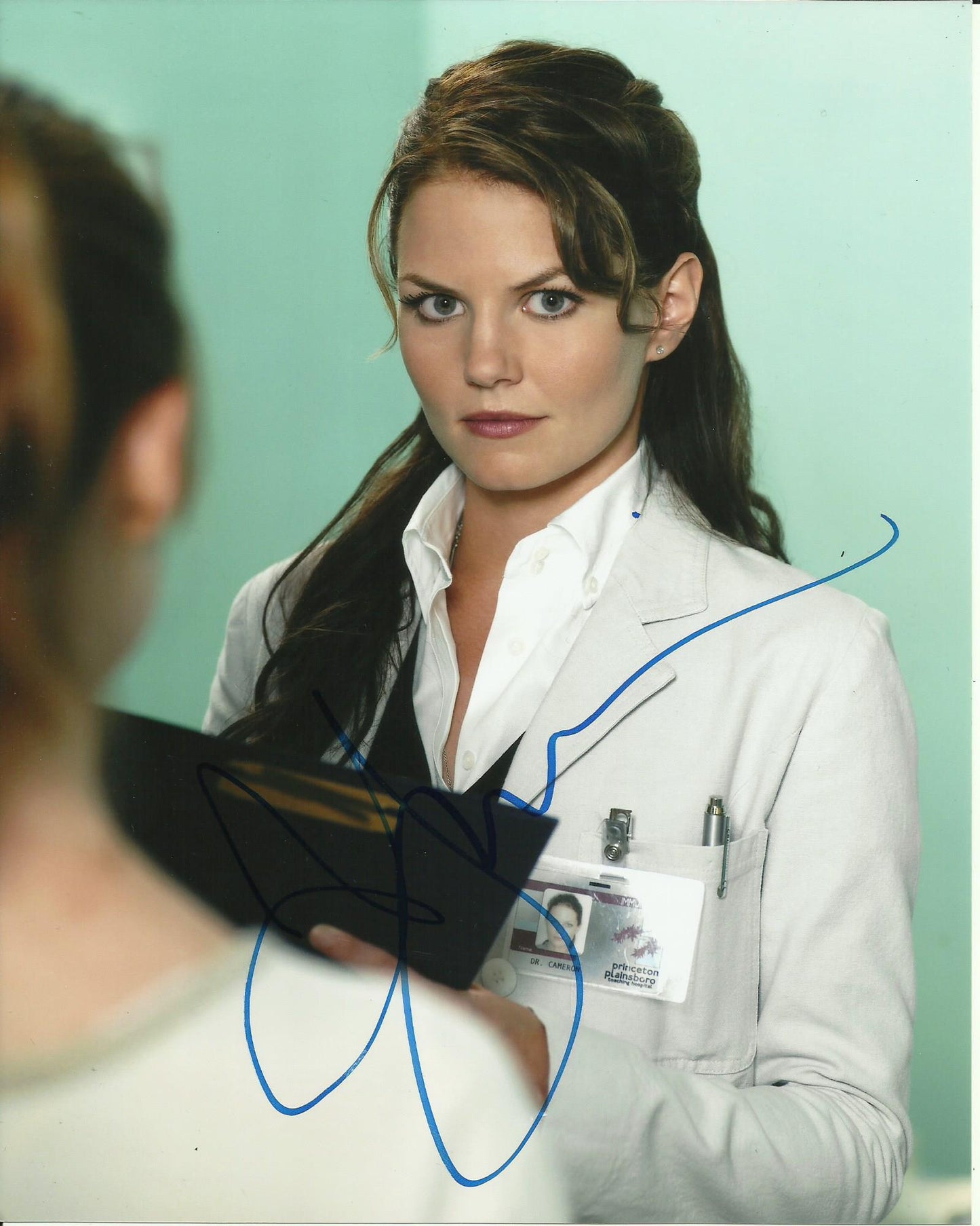 JENNIFER MORRISON SIGNED SEXY HOUSE 10X8 PHOTO (2)